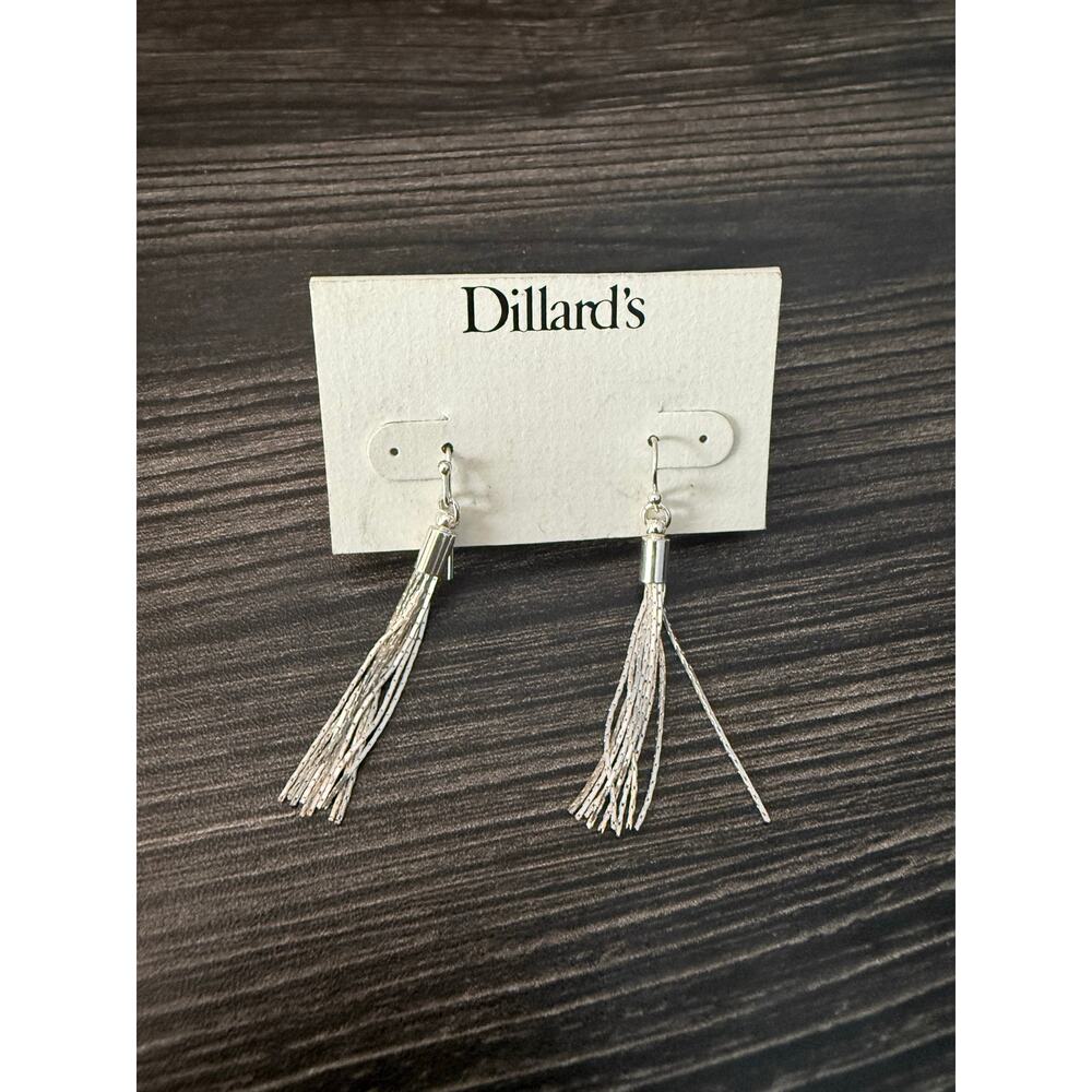 6/$25 Vintage NWT Dillard’s Silver Tassel Earrings